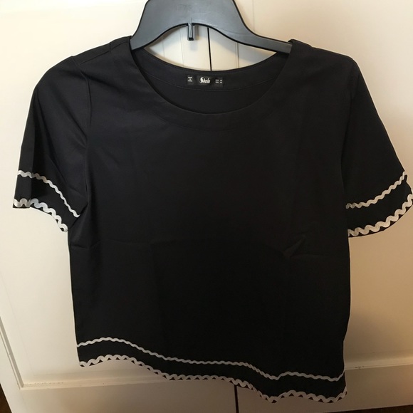 Navy blue blouse. - Picture 1 of 2